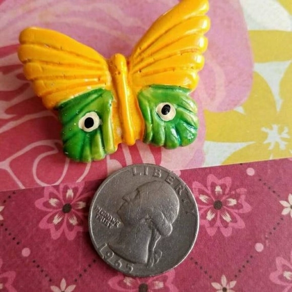 Vintage Butterfly brooch insect bug pin bright cheerful insect moth yellow - Picture 3 of 4